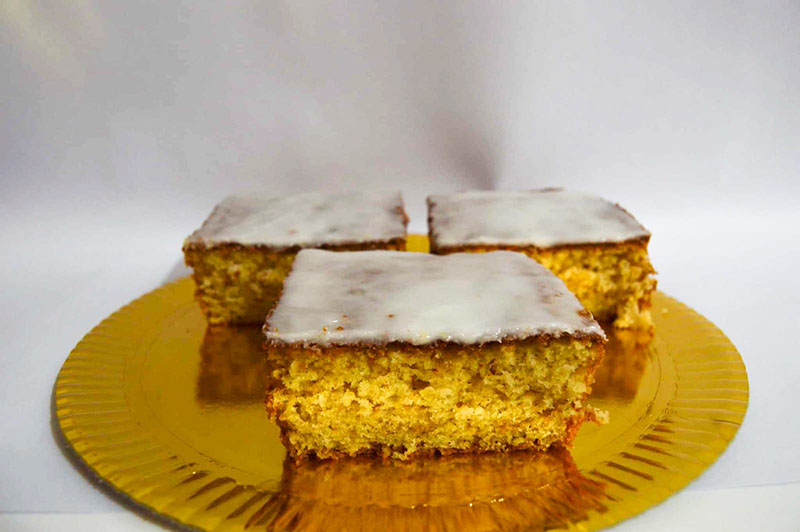 cuadrados de budin de limon con glase